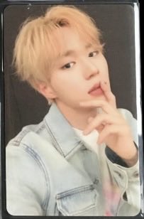 forkjunseo's tweet photo. junseo’s no school tomorrow qq music photocards 💖

his handwritten message says “i believe that i’m the only handsome guy in allyz’s heart” 🤣💕 yes junseo, you’re right 😭😭

#준서 #JUNSEO #ALD1 https://t.co/T8Nv080ciC