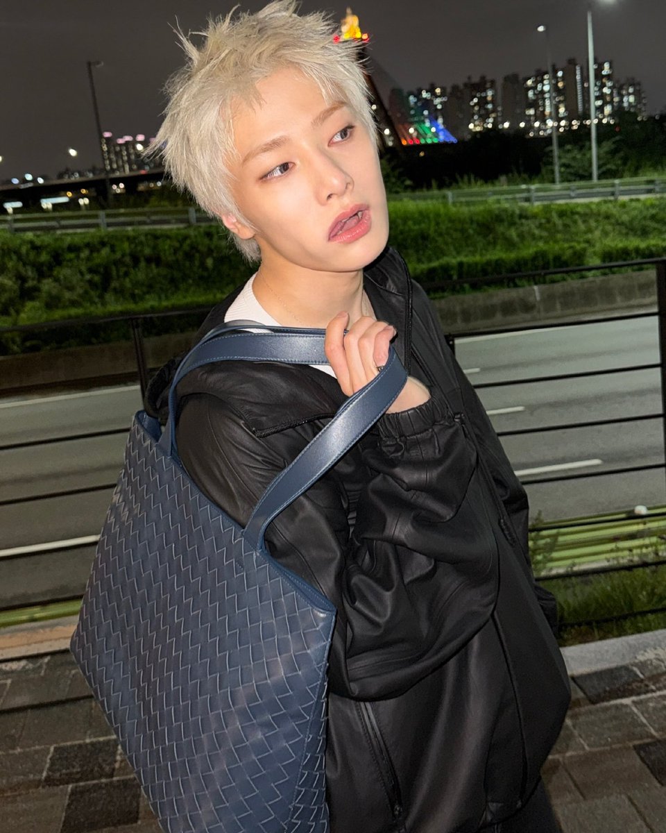 StrayKids__UA's tweet photo. 📸| Оновлення в Instagram i.2.n.8:
.
.
💙
# реклама #bottegaveneta
.
.
#instayUpdate #StrayKids #StrayKidsUkraine #I_N #스트레이키즈 #아이엔 [2/2] https://t.co/XLNH0DHgER
