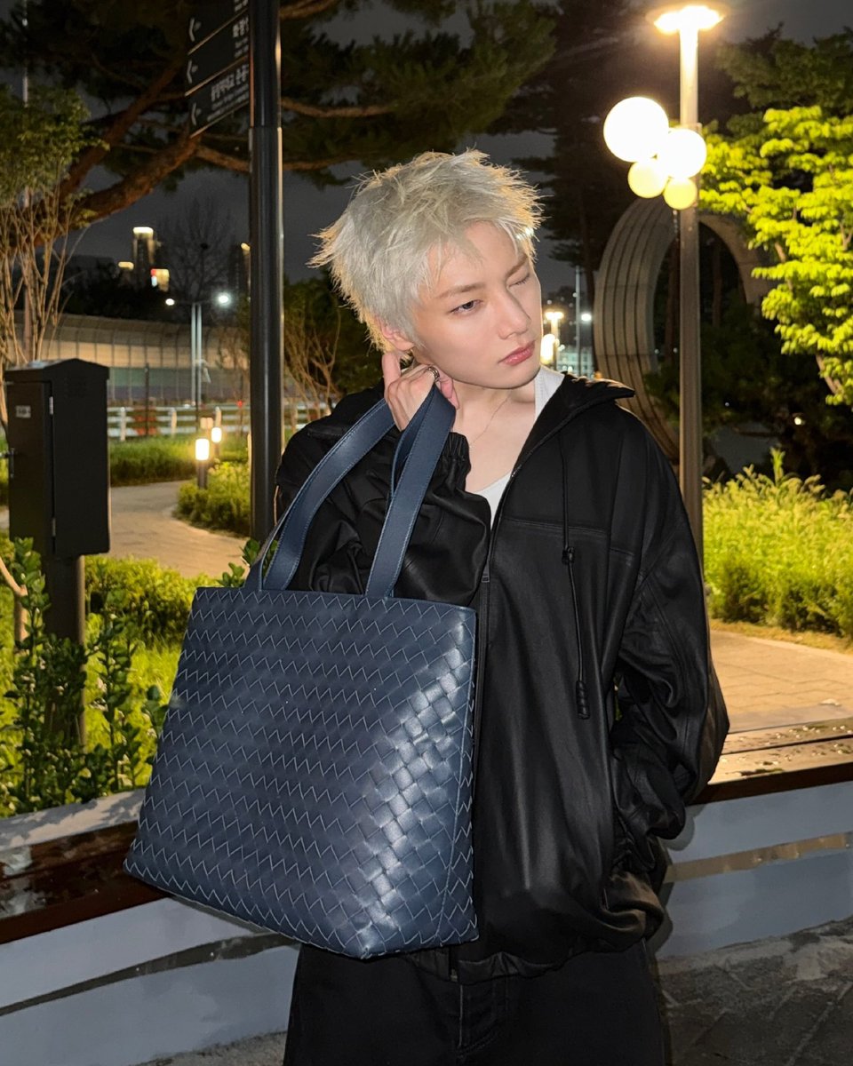 StrayKids__UA's tweet photo. 📸| Оновлення в Instagram i.2.n.8:
.
.
💙
# реклама #bottegaveneta
.
.
#instayUpdate #StrayKids #StrayKidsUkraine #I_N #스트레이키즈 #아이엔 [2/2] https://t.co/XLNH0DHgER