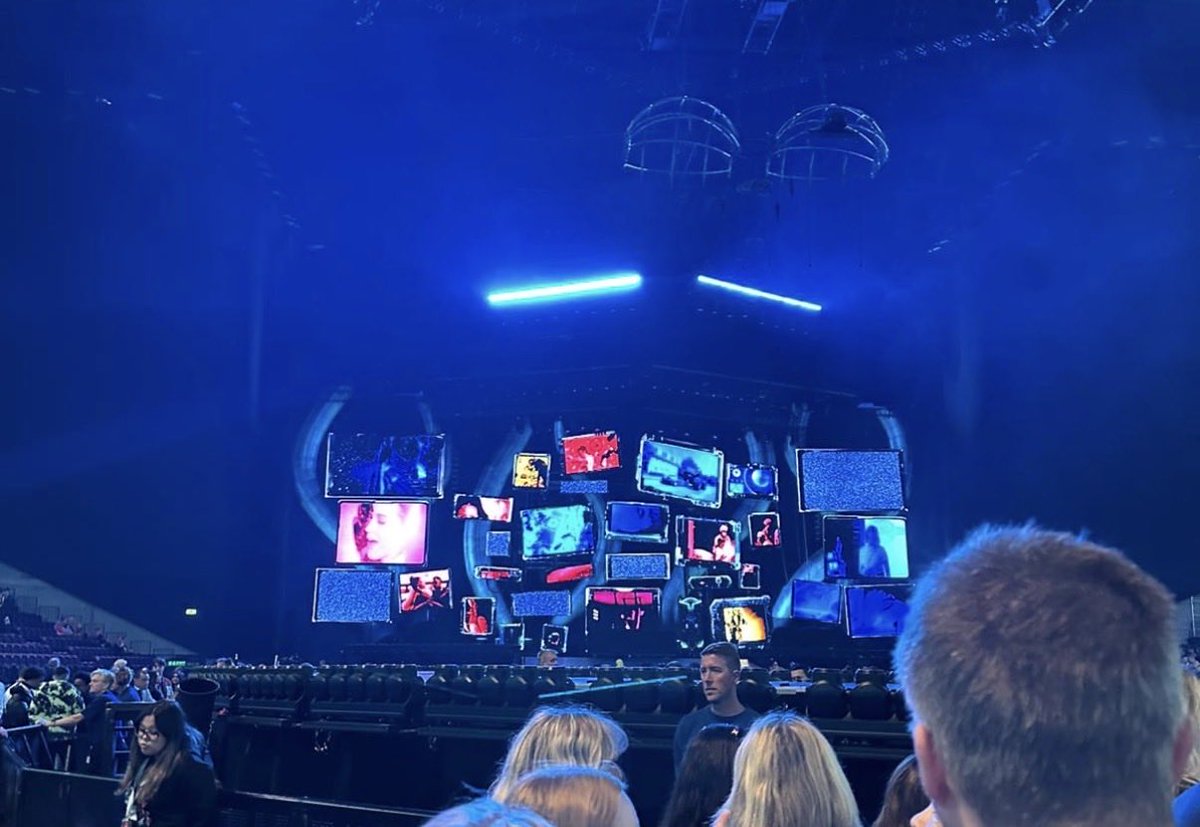 bttlnd's tweet photo. Nulla sarà mai paragonabile alla sensazione che ho avuto a Copenaghen quando ho realizzato che dopo anni stavo x rivedere Katy 😭😭😭 
mi si è riempito il cuore nn so spiegare…….. https://t.co/egixvLBsSS