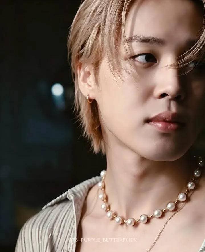Alexspersona's tweet photo. #yoonminau where model jimin needs to keep himself in the limelight after a scandal with an actor. no other celebrity is ready to help and his brand deals and works are going downhill. untill oneday, he recieves a call from his agent saying that rising superstar agust wants him to star in his mv.