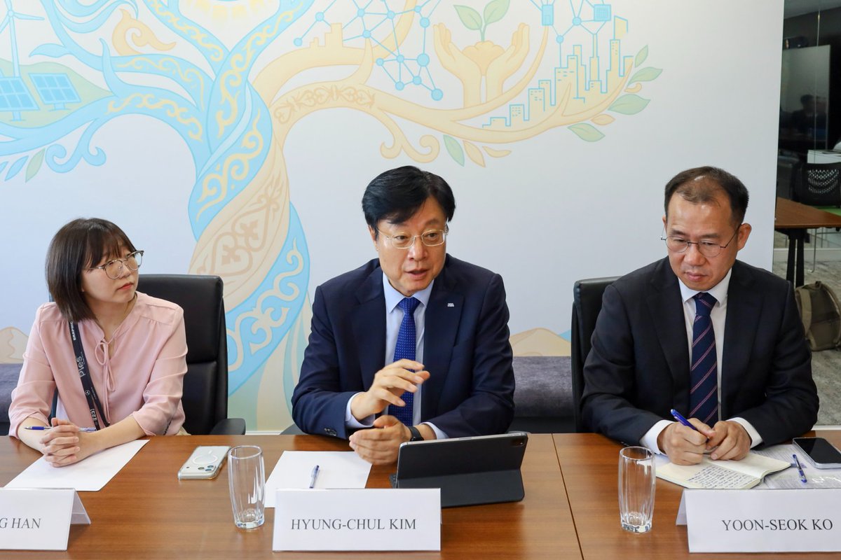 UNDPKAZ's tweet photo. UNDP Kazakhstan, ACSH &amp; the NIA of the Republic of Korea are strengthening cooperation on AI and digital transformation.

From #digital #governance to the Global #AI Hub, the partners are advancing knowledge exchange and innovation across regions. 🌐🤝

🔗https://t.co/Iv1nbKAKI7 https://t.co/nFQXlic0a1