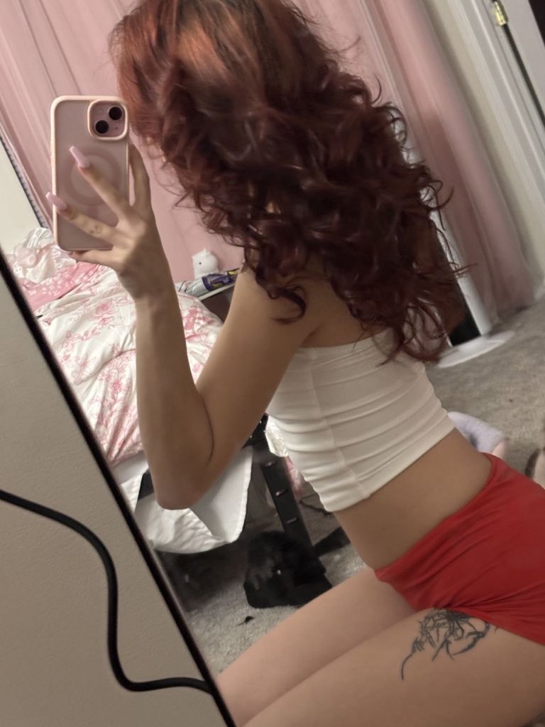willowbluees's tweet photo. you’re suppose to flirt with your girl everyday like u still tryna pull her https://t.co/yTmsJgf8xk