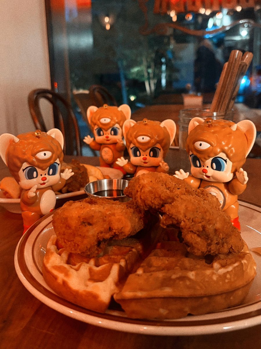 wearedeadyouth's tweet photo. あああ、友だちが揚げられちゃった！でも美味しそうだね👀❤️🤤

🧡 Mecha Kawaii photos from one of our collectors at #WF2026S #WF2026夏 
Thanks for 

#wearedeadyouth 
#arttoy https://t.co/QPOTVMaqmE