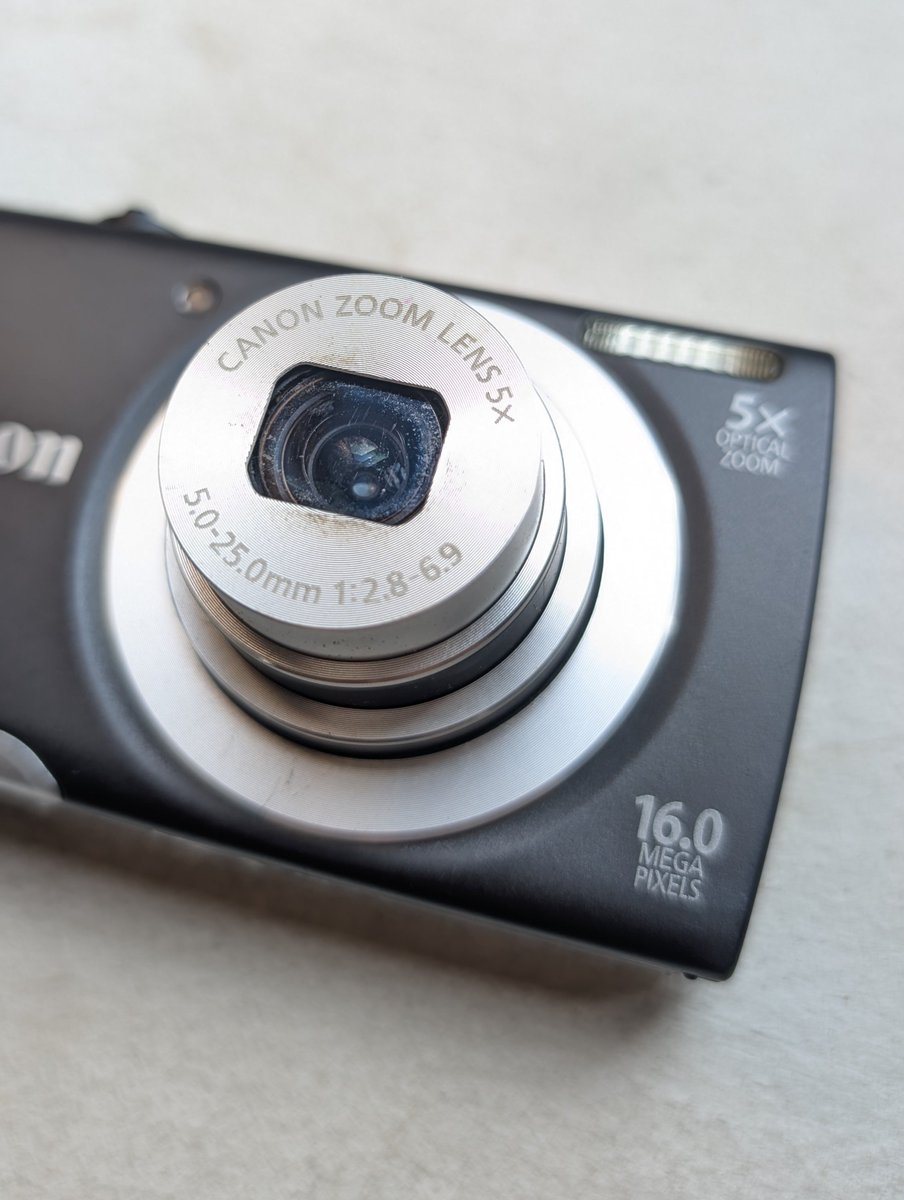 me_re_kam_'s tweet photo. ✨ WTS digicam Canon Powershot A2500 ✨
 
- Spaylatter, harga 960k nego dikit
- Include: charger, baterai, memori &amp; cardreader
- Flash, Zoom, Tombol aman, body 8.9/10

#digicam #kamera #wts #wtb #zonauang #zonajajan #zonaba #kameradigital https://t.co/qmHy2QlMiL