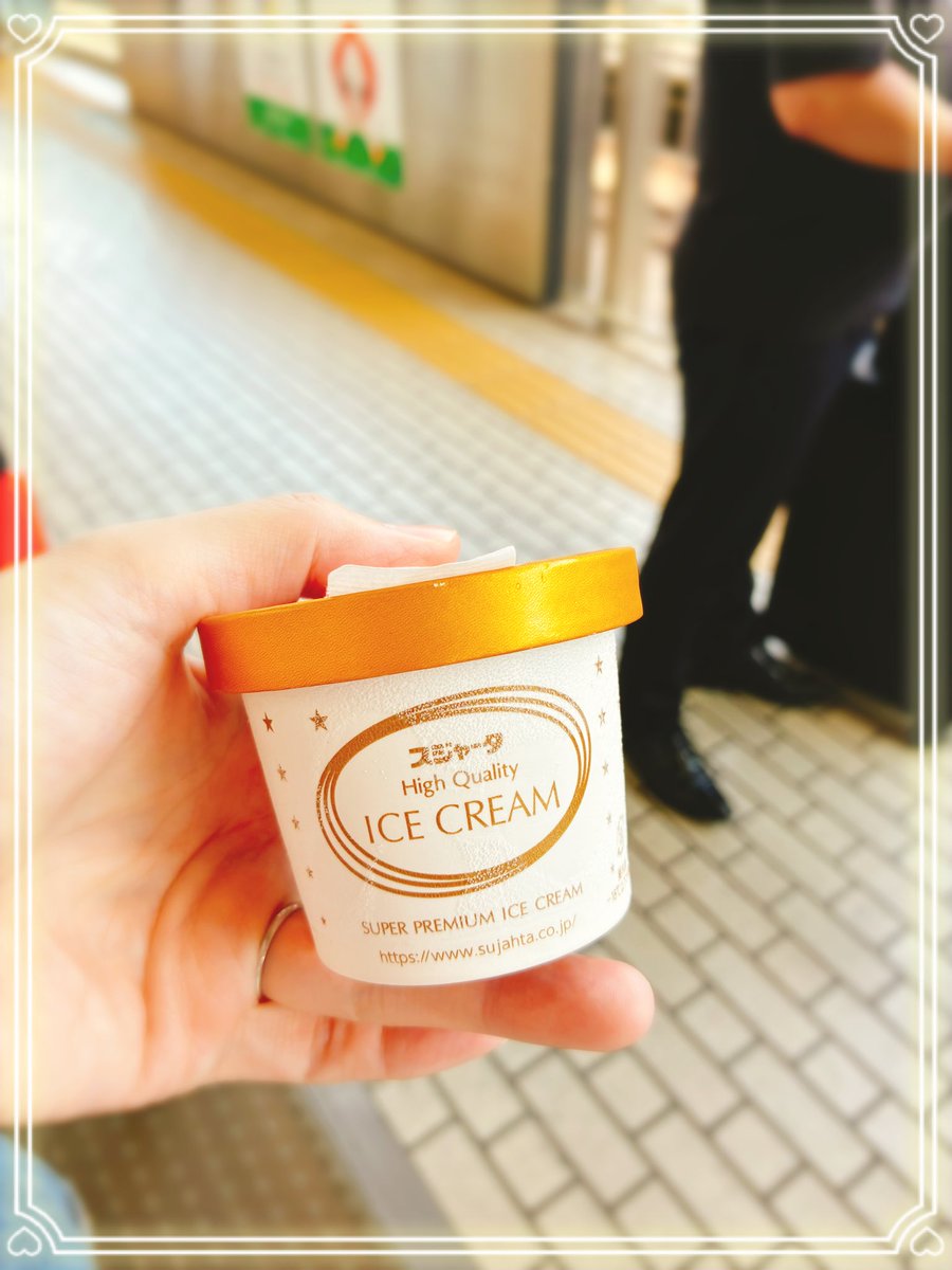alittlebit_0201's tweet photo. 新幹線の硬いアイス買ってみた🍨
大阪よ、またね！ https://t.co/8TYaXGGeEz