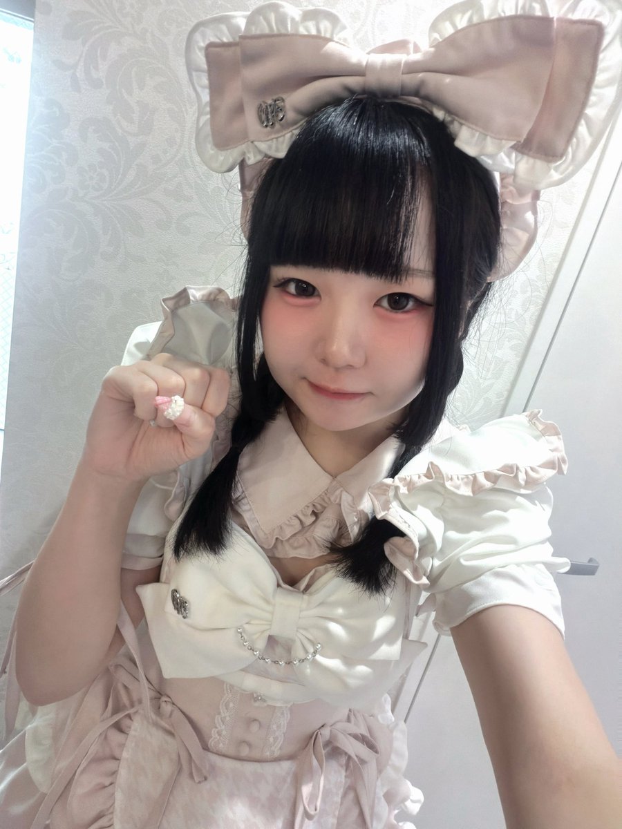 SC__ribon's tweet photo. 17-22！あつすぎてみつあみ！、、涼しいお屋敷でまってるにょーん( ᴖ_ᴖ )🎀
#すい〜ときゃっと #メイドカフェ #コンカフェ #秋葉原 https://t.co/rrgljQryQl