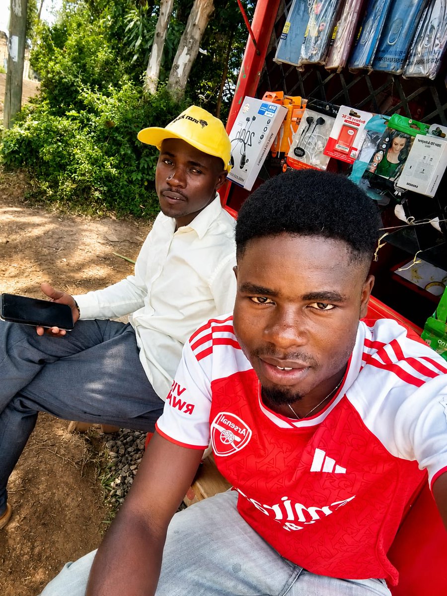 EdwinWesala's tweet photo. Unaachwa na mamaa juu hauna kichele na vile unakuwaga mjinga mjinga unatafuta dem mwingine badala ya kichele😹 https://t.co/cxt2sEdAbA