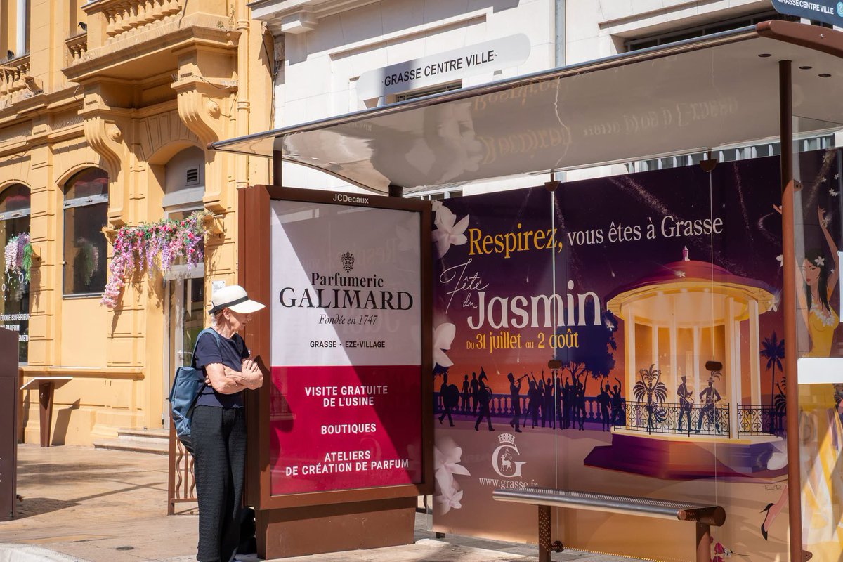 villedegrasse's tweet photo. La Ville de #Grasse se prépare à accueillir la 80e Fête du Jasmin ce weekend, dès vendredi☀️ Une fête populaire et traditionnelle qui accueille des milliers de personnes pendant ces 3 jours de festivités 🎉 Préparez votre arrivée, consultez le programme : https://t.co/NecncLnoWi https://t.co/kP8yo0aii4