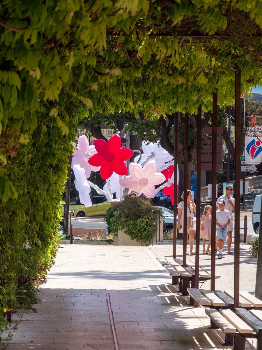 villedegrasse's tweet photo. La Ville de #Grasse se prépare à accueillir la 80e Fête du Jasmin ce weekend, dès vendredi☀️ Une fête populaire et traditionnelle qui accueille des milliers de personnes pendant ces 3 jours de festivités 🎉 Préparez votre arrivée, consultez le programme : https://t.co/NecncLnoWi https://t.co/kP8yo0aii4