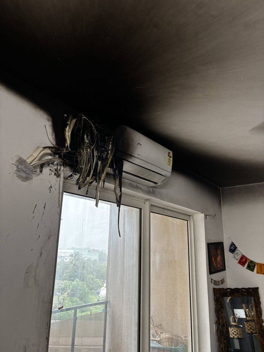 sid6622's tweet photo. @kmohit279 @GodrejAppliance Same here brother and they will not pay for this I will assure you https://t.co/Hhh6Ssi5Fa