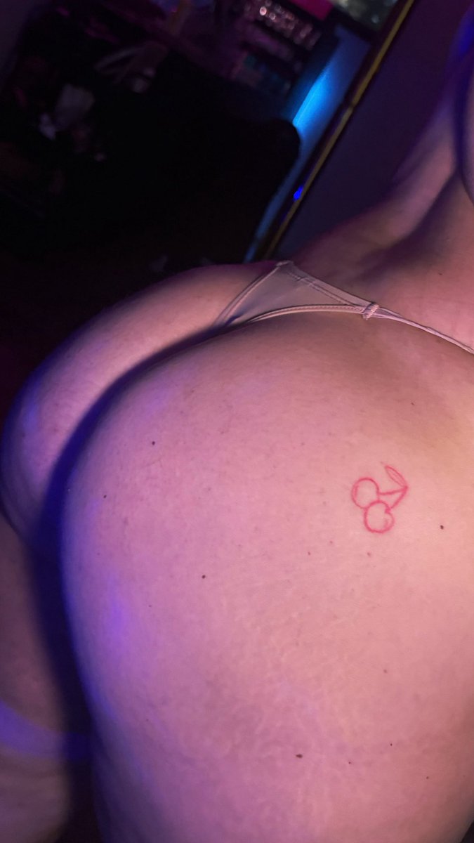 SnowBunnyBoo27's tweet photo. Would you kiss the cherries?😝 

#onlyfans #ofmodel #onlyfanscrush #bbw #explore #snowbunny #htx 

https://t.co/wpA63gCAk7 https://t.co/UB2aHMJ0BF