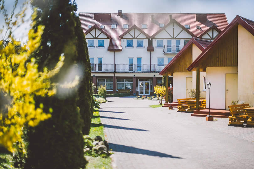 fajnedomki's tweet photo. DOMKI I CAMPINGI Z BASENEM LETNIM JASTRZĘBIA GÓRA 🌊⛱️

👉12 przytulnych domków
👉domki dla 5os w Jastrzębiej Górze blisko morza
👉przy domkach kącik wypoczynkowy - drewniany stół, ławki, miejsce do grillowania
🏊‍♀️https://t.co/7jDYlUBLaL

#wakacje #balticsea https://t.co/14EfMI3OYH