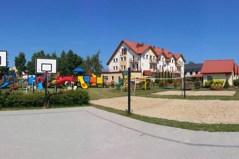 fajnedomki's tweet photo. DOMKI I CAMPINGI Z BASENEM LETNIM JASTRZĘBIA GÓRA 🌊⛱️

👉12 przytulnych domków
👉domki dla 5os w Jastrzębiej Górze blisko morza
👉przy domkach kącik wypoczynkowy - drewniany stół, ławki, miejsce do grillowania
🏊‍♀️https://t.co/7jDYlUBLaL

#wakacje #balticsea https://t.co/14EfMI3OYH
