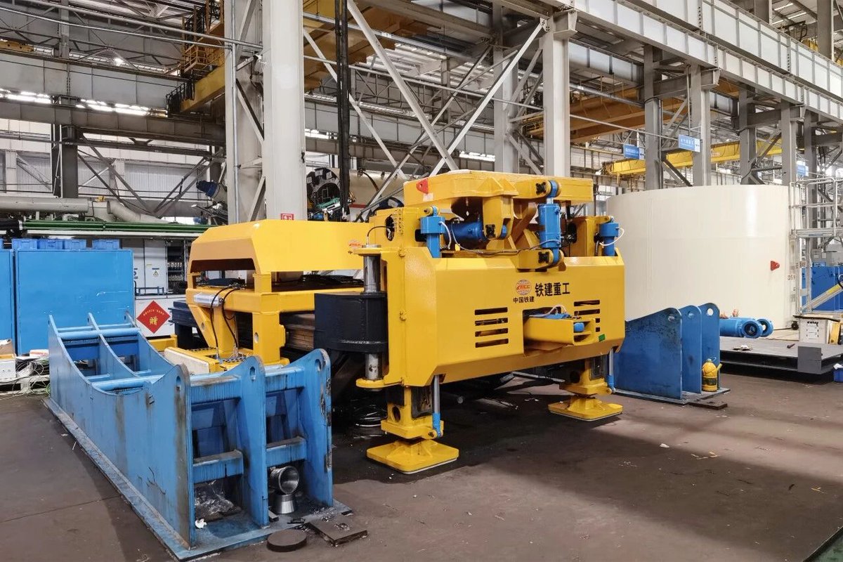 CRCCNews's tweet photo. #CRCCTech
Meet the “intelligent assembler” revolutionizing tunnel construction. CRCC’s box culvert precision assembly robots leverage smart sensing and intelligent control technologies to automatically position and adjust tunnel segments, achieving alignment accuracy within ±2mm. https://t.co/mLpyHz7EgS