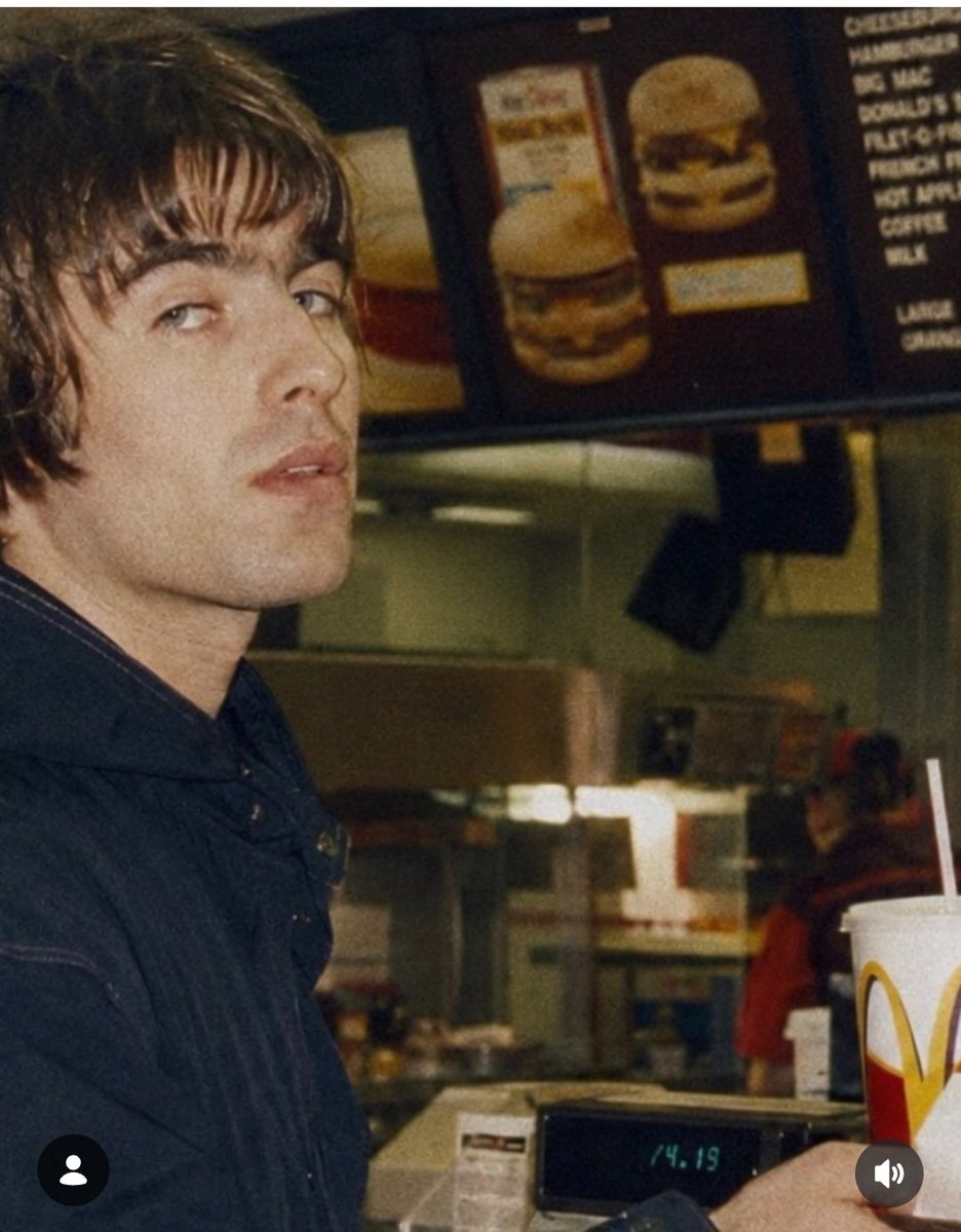 stoochrules's tweet photo. @jojoWILTS72 @liamgallagher @ https://t.co/rDjQrp9qV4