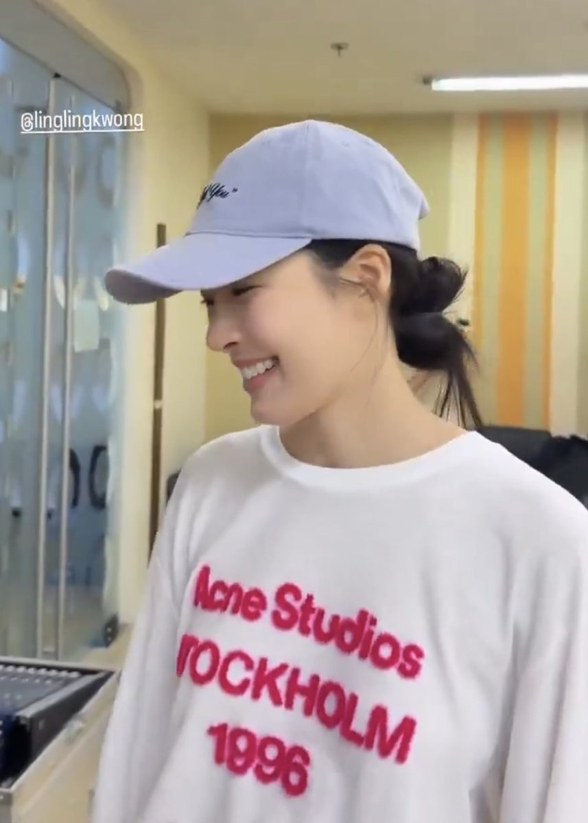 15Kchrn's tweet photo. หน้าก็หร่อ ยิ้มก็หวาน 🫪 https://t.co/LkggdSbmmT