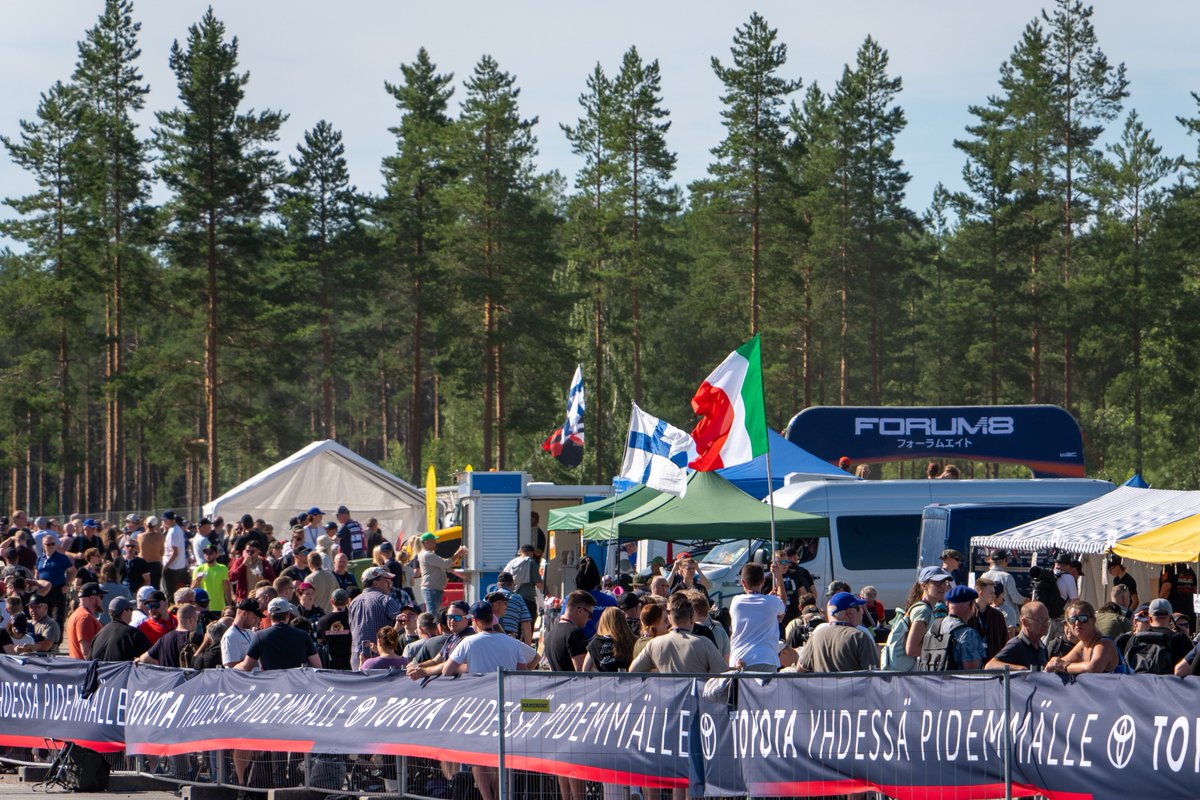 FORUM8JP's tweet photo. Secto Rally Finland 🇫🇮
シェイクダウンに間に合いました！
いきなりの大ジャンプに大興奮🔥
本番前から、観客席も仕上がっています！

#forum8 #WRC #sectrallyfinland #RallyFinland https://t.co/CsFJRSZLTw