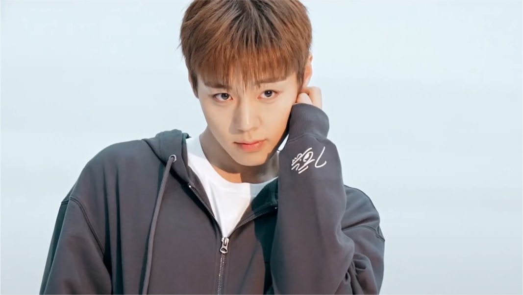 orbtingyou's tweet photo. HE IS SO BABYGIRL WITHOUT EVEN TRYING. you can tell he has babygirlism in his veins https://t.co/uKLw4zjUO0