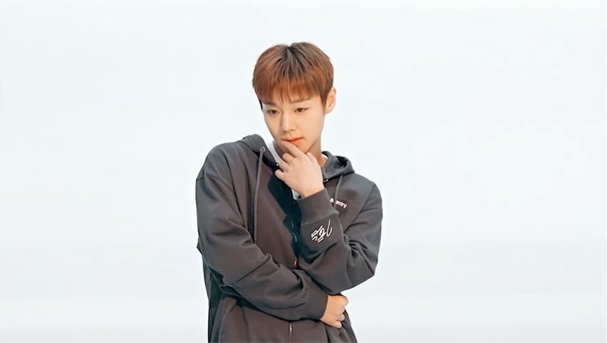 orbtingyou's tweet photo. HE IS SO BABYGIRL WITHOUT EVEN TRYING. you can tell he has babygirlism in his veins https://t.co/uKLw4zjUO0