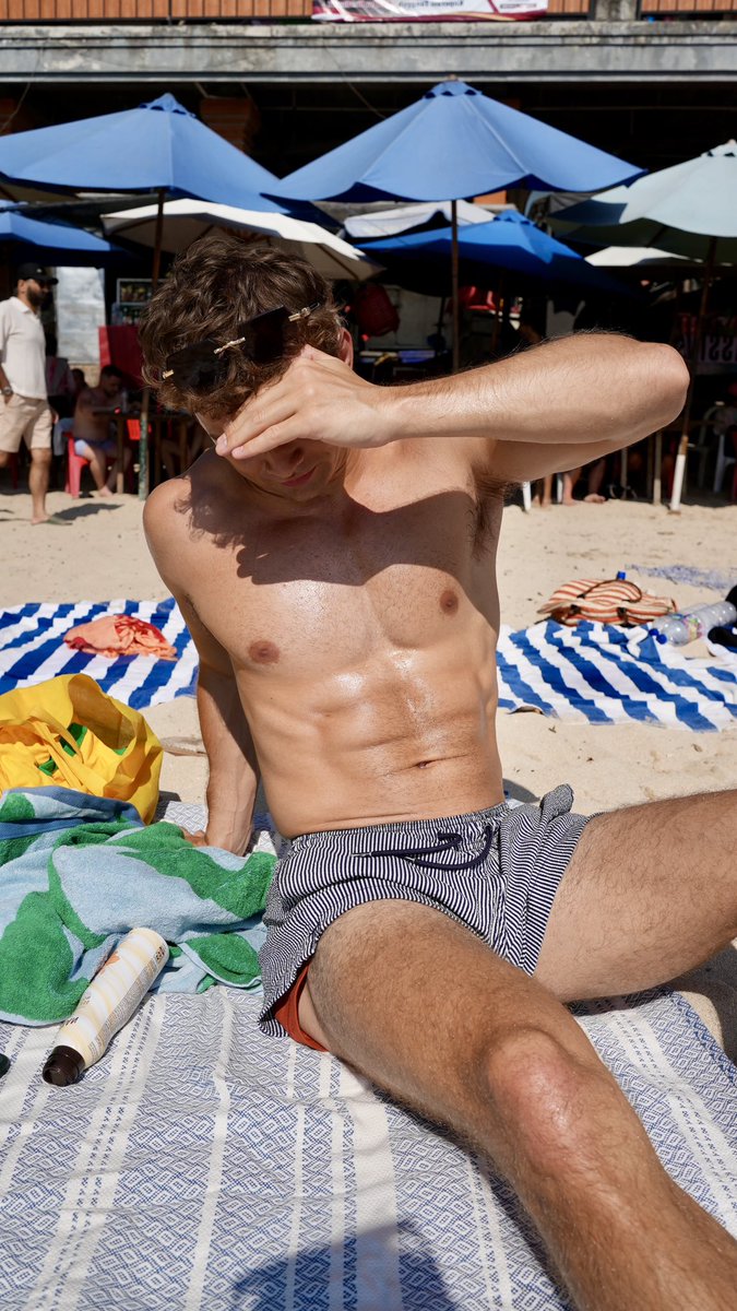Onlybrad9's tweet photo. Blinded by the sun https://t.co/j94JdnTOBt