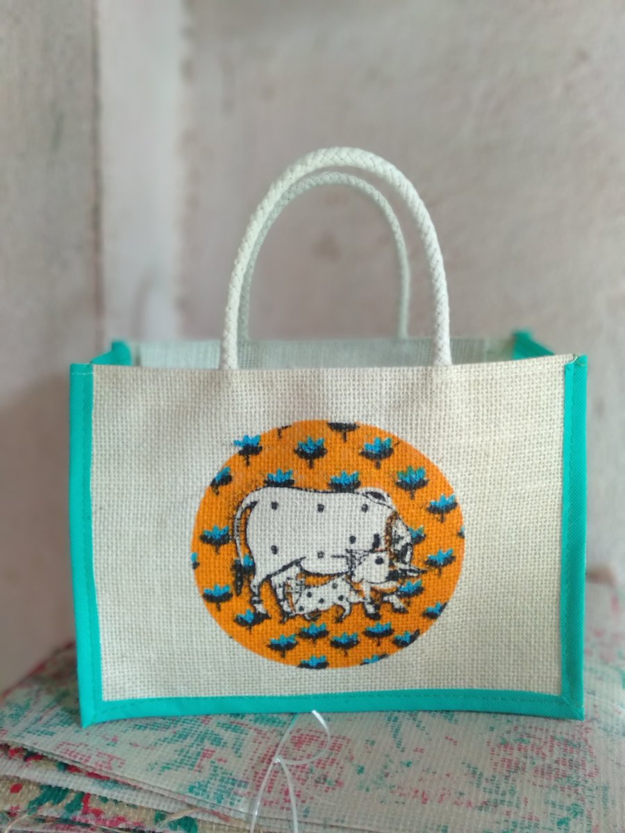 caryjute's tweet photo. Small size, BIG personality. 🐄🖤

Our 8x10 Cow Print Bag is the hands-free mini statement piece you need. Ditch plain totes and upgrade your daily carry or product packaging! 🌿

💬 DM or WhatsApp 9339828230 to grab yours!

#caryjute #CowPrintBag #SustainableBags #ToteBagTrend https://t.co/iLDk4U232A