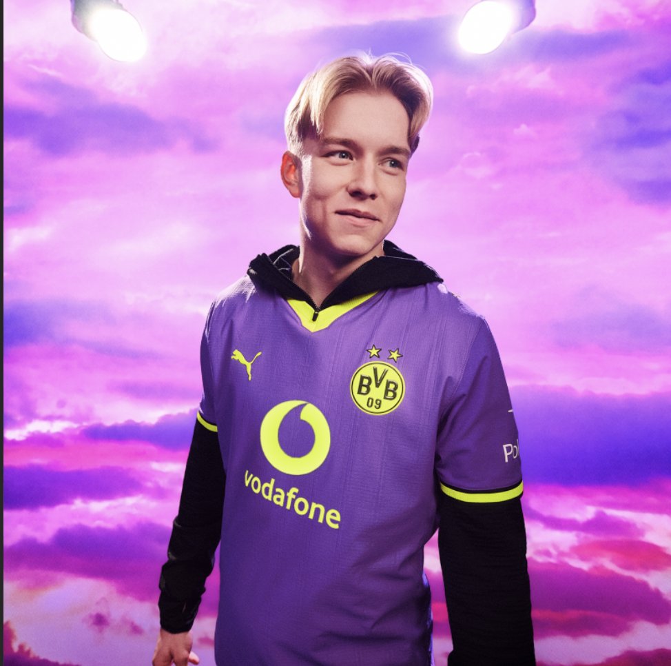 bitingDuke's tweet photo. @BVB @PUMA @pumafootball Please, @vodafone_de , become a part of us. 
Don't just be a sponsor. https://t.co/gHBm5o7S7f