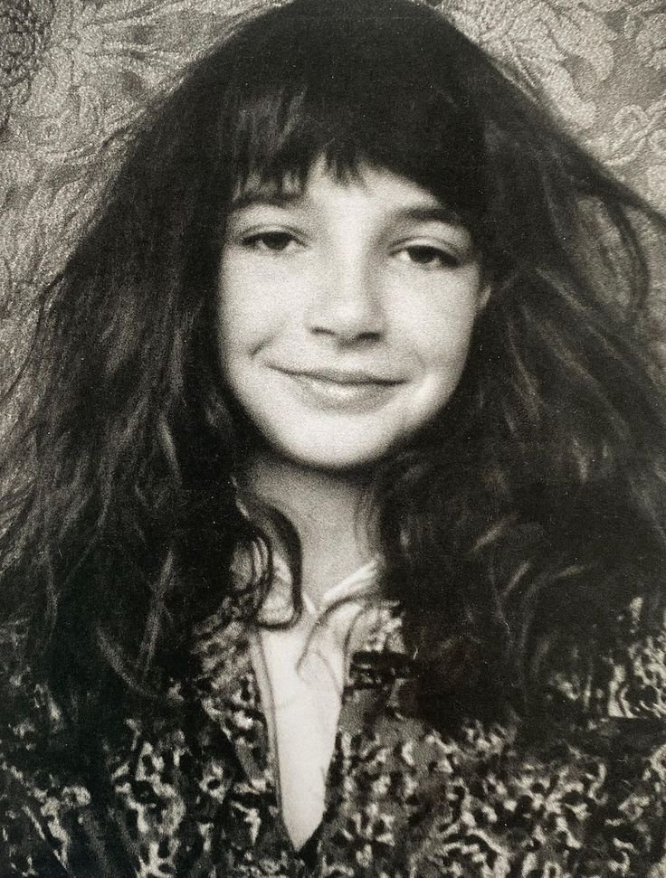 thejunebugfreak's tweet photo. photos of Kate Bush as a child taken by her older brother, John Carder Bush 💜 https://t.co/E6js9CsF4x
