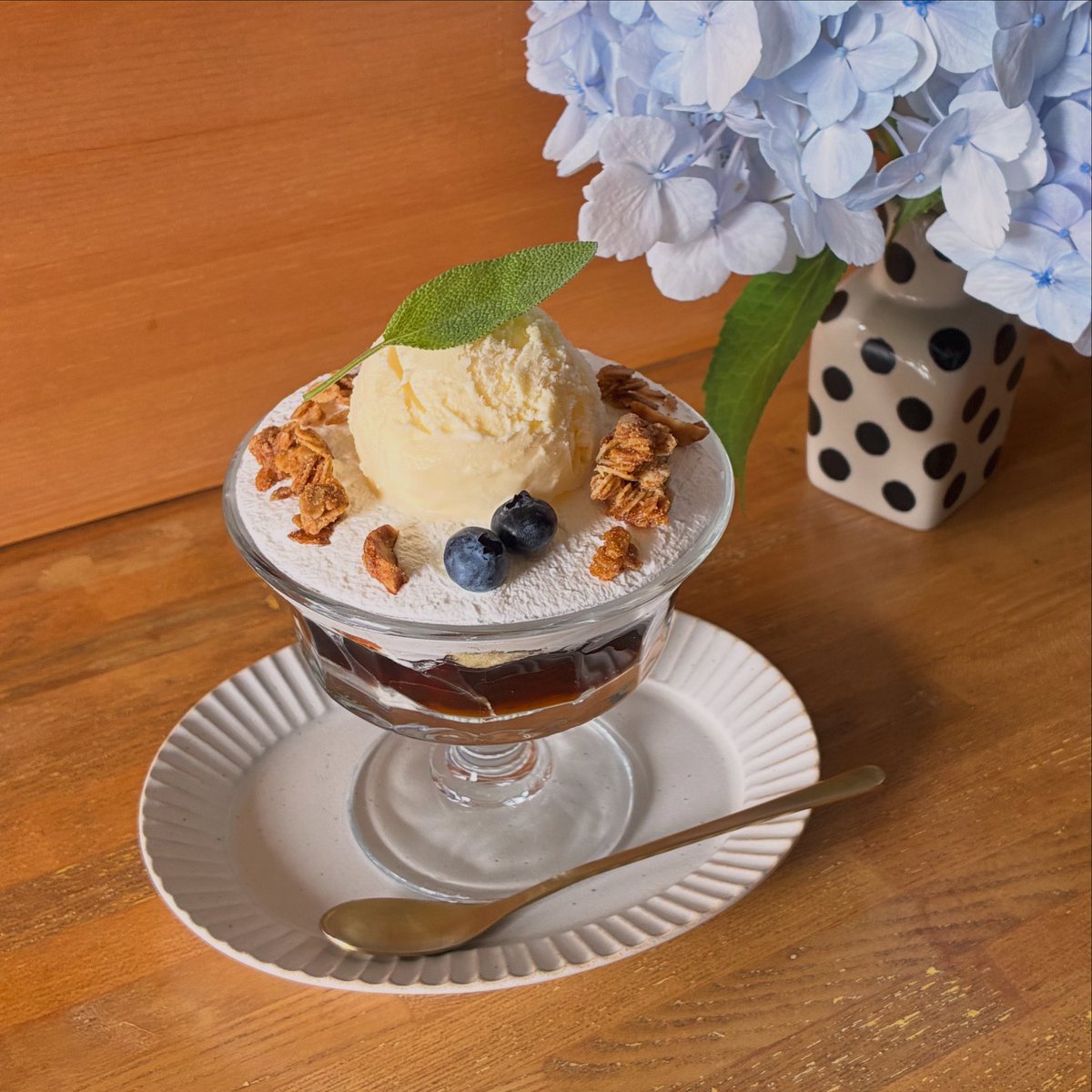 bsw_misono's tweet photo. スポット的にコーヒーゼリーパフェなどもやっております☕️🍨 https://t.co/jESJ9r8pNp