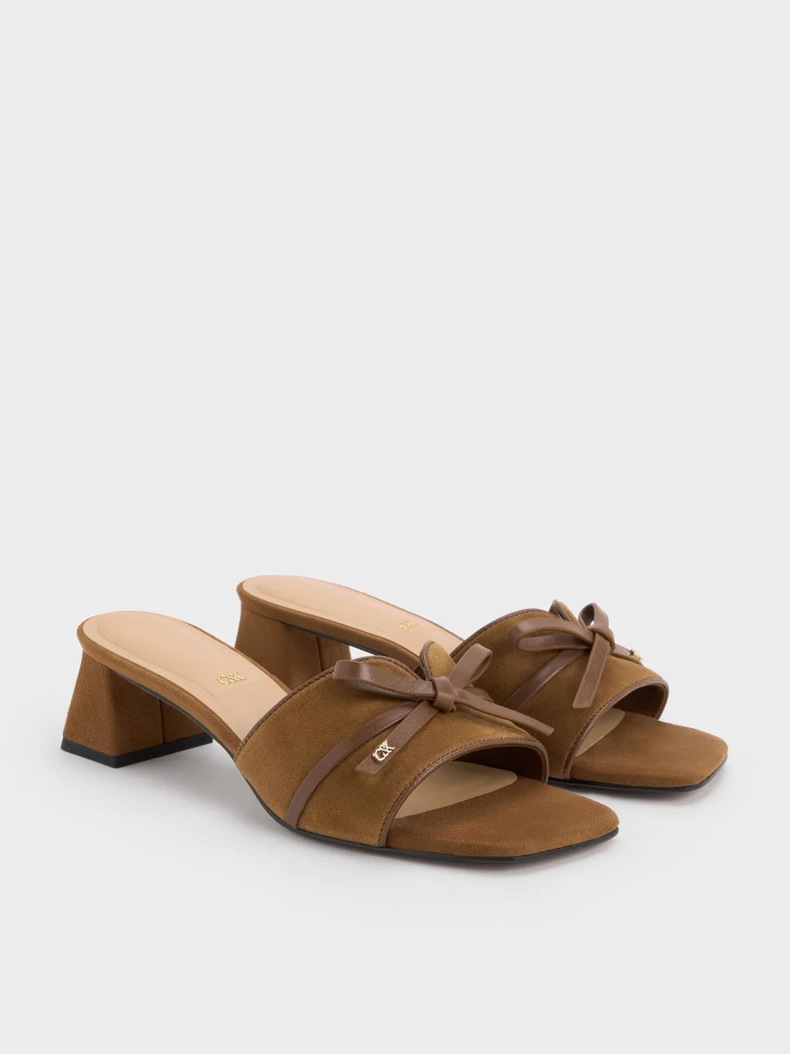 X-এ CHARLES & KEITH JAPAN: 
