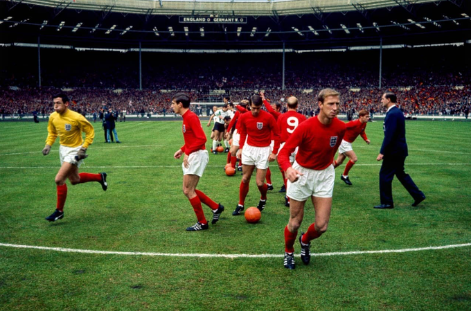 HistoricSports2's tweet photo. England head to their positions after the national anthems ahead of the World Cup final at Wembley, July 30th 1966 (Gerry Cranham) https://t.co/JDLC9jNNy9