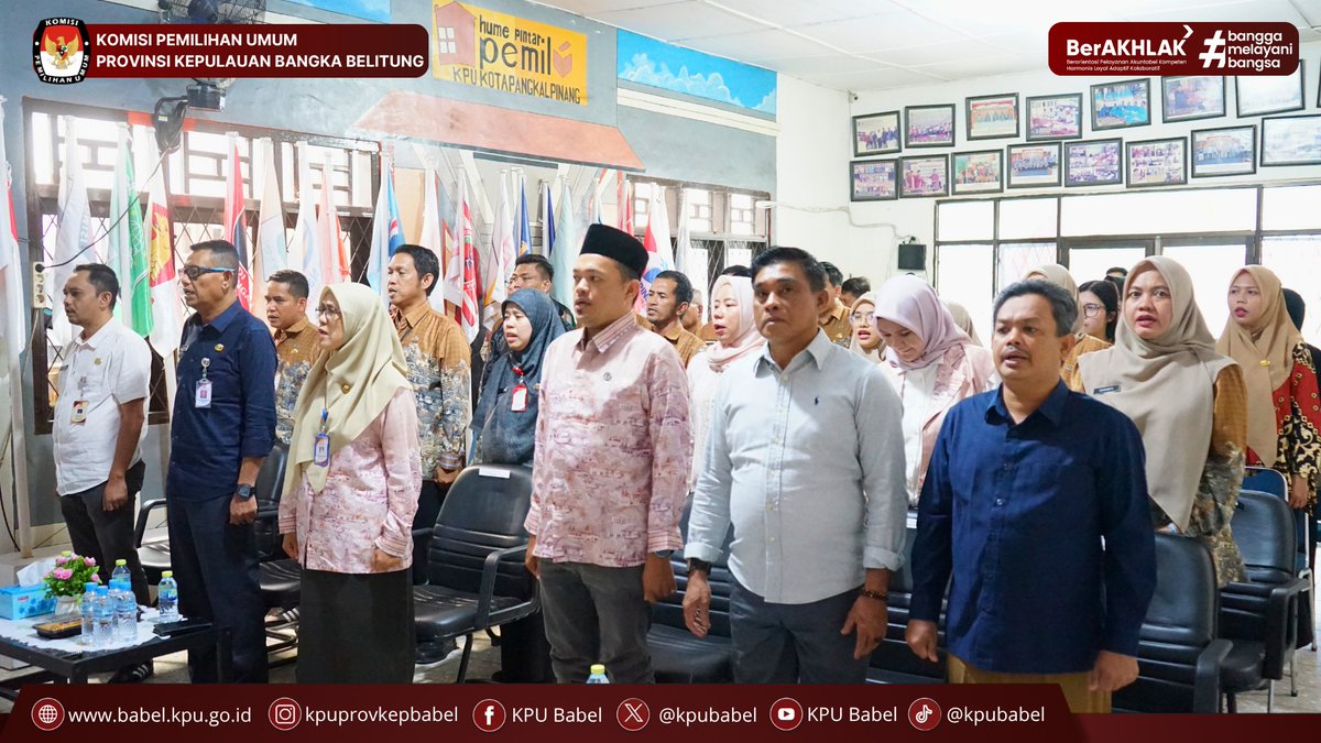 KPUBabel's tweet photo. #SeperadikPemilih Sebagai bentuk penghormatan dan apresiasi atas dedikasi serta pengabdian yang telah diberikan selama menjalankan tugas di lingkungan KPU, KPU Babel hadiri kegiatan Pelepasan Purna Tugas Sekretaris KPU Kota Pangkalpinang, Hj. Ir. Yuliana Sandriani. 
#KPUMelayani https://t.co/MgG6Gnmdgk