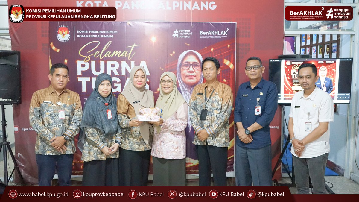 KPUBabel's tweet photo. #SeperadikPemilih Sebagai bentuk penghormatan dan apresiasi atas dedikasi serta pengabdian yang telah diberikan selama menjalankan tugas di lingkungan KPU, KPU Babel hadiri kegiatan Pelepasan Purna Tugas Sekretaris KPU Kota Pangkalpinang, Hj. Ir. Yuliana Sandriani. 
#KPUMelayani https://t.co/MgG6Gnmdgk