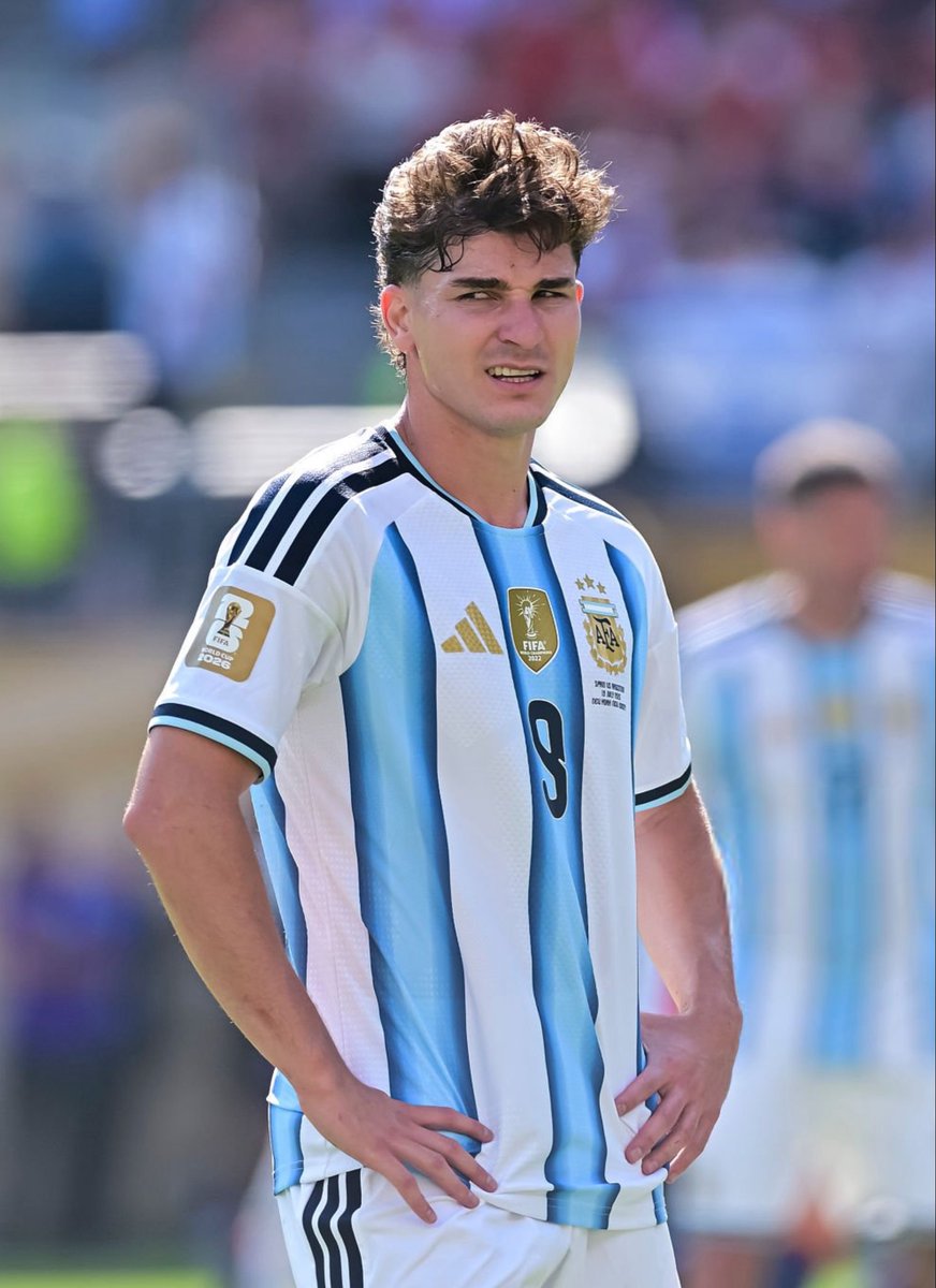 ActuFoot_'s tweet photo. 🚨🚨 Après la blessure de Kroupi 🇫🇷, LE FC BARCELONE MET LA PRESSION SUR JULIAN ALVAREZ 🇦🇷 POUR QU’IL FORCE SON DÉPART DE L’ATLÉTICO !!!! 😤💙❤️

🗞️ @sport https://t.co/i3TpHYIJTo