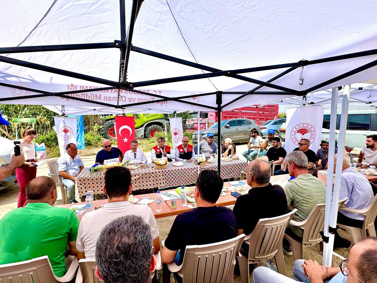 Tarsustarimi's tweet photo. 🌽Çiftçimiz Yeniliklerle Tanışıyor, Verim ve Kalite Artıyor. 🌾

İklimi Oku Silajlık Mısır Koru Projesi ile;

✅ Besleme değeri yüksek mısır silajı elde etmek,
✅ Hayvanların kaba yem ihtiyaçlarını karşılamak,
✅ Mısır silaj yapımını yaygınlaştırmak hedeflenmektedir. https://t.co/KBWWOY7FzE