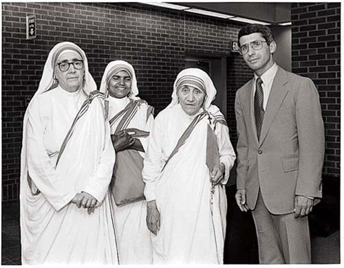 IvoTONIUT's tweet photo. Anthony Fauci and Mother Teresa in the late 1980s. 🥴 https://t.co/8bwvDhBf9j