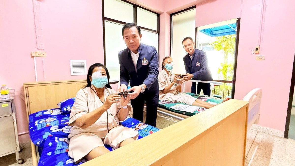 MDechasakulsom's tweet photo. วันที่ ๒๗ มิถุนายน ๒๕๖๙ เข้าร่วมโครงการ ราษฎรสุขใจ พลานามัยสมบูรณ์ แพทย์พระราชทาน โดย สำนักงานพระคลังข้างที่และแพทย์อาสา ณ โรงพยาบาลบ้านค่าย จังหวัดระยอง https://t.co/On2XRB4Gla