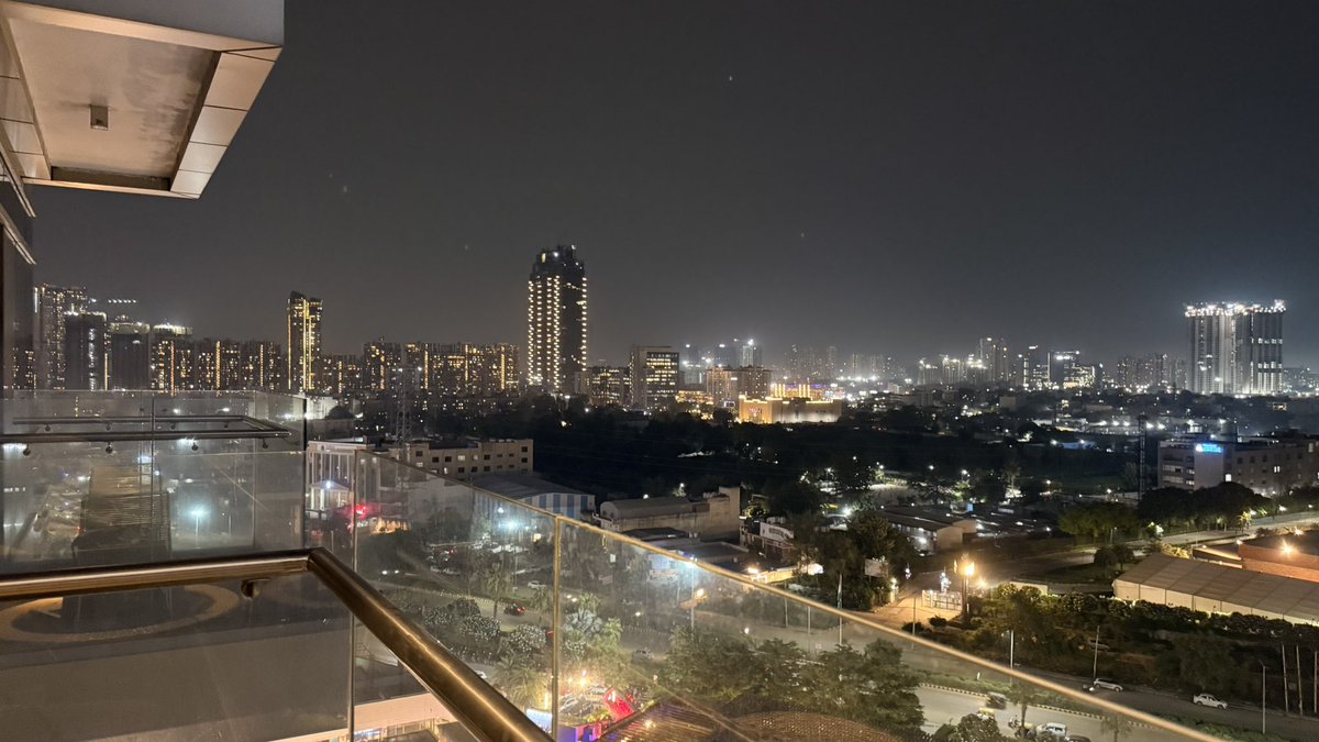 Rajathsinhaa's tweet photo. @Amy_M_Official @RadioGenoa You all never show good side of India.. go to slums and just shoot for reach lmao https://t.co/FON6jyW6s0