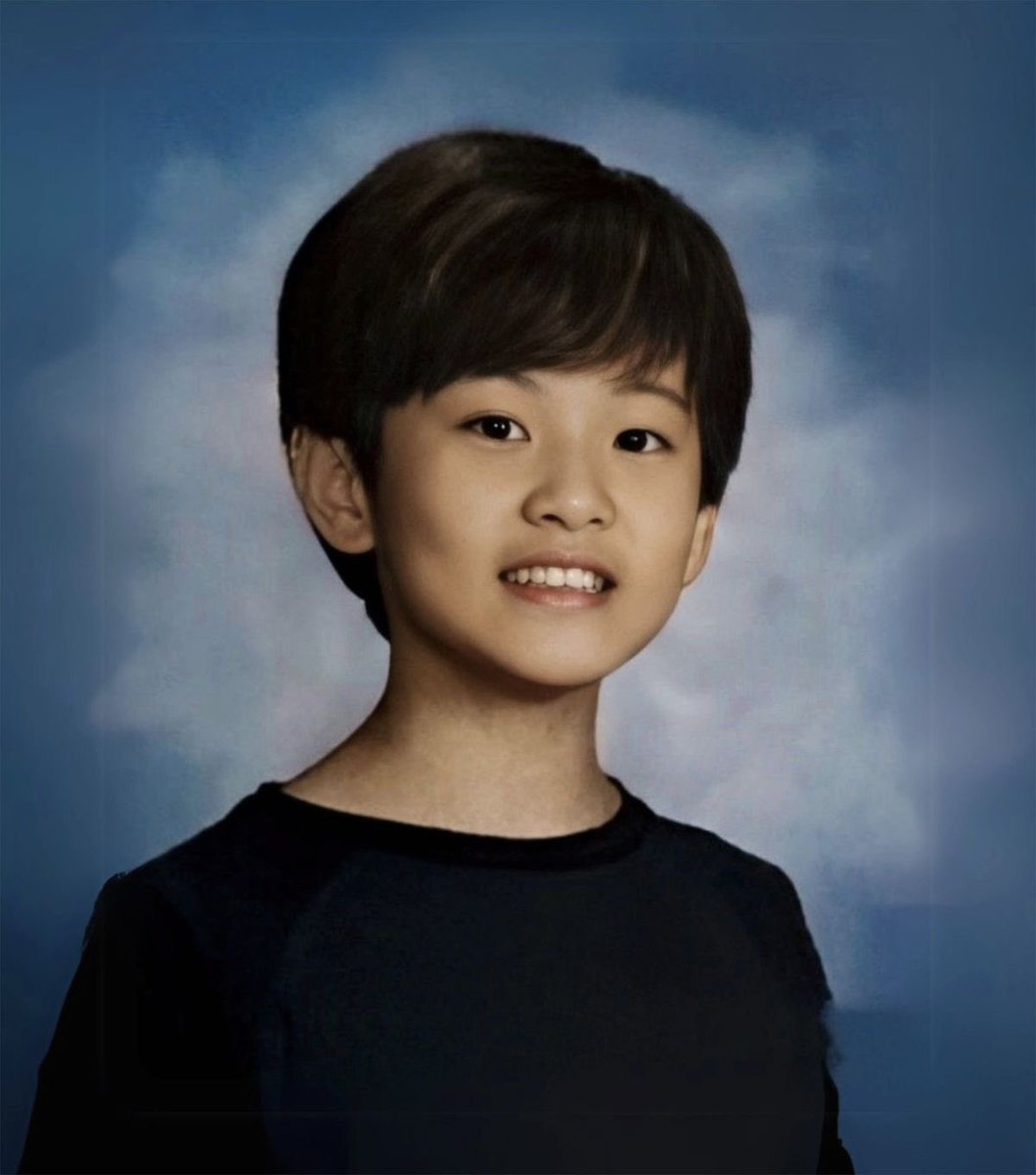 marklopsemangka's tweet photo. lee minhyung                                MARK LEE https://t.co/09HCoZEFN7