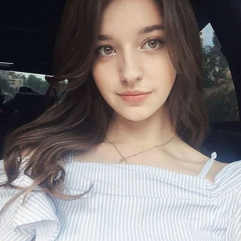 daniela03219748's tweet photo. Sunlit selfie vibes in a striped off-shoulder top
NmAn https://t.co/jRKfRKGV9B