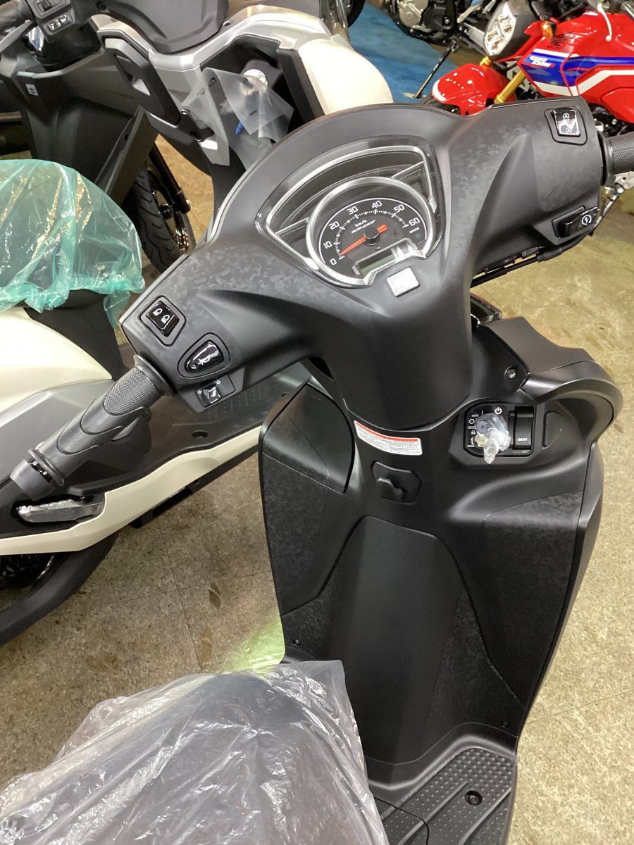 setagaya_befree's tweet photo. Dio110 Lite 黒、即ご納車手続き可能です💓
50cc免許で乗れる110ccバイク🛵
500mlペットボトルや小物の収納に便利なインナーボックス
ハンドル下のコンビニフック
17Lのシート下収納などなど
日常使いに嬉しい仕様が満載ですよ😊♪
#新基準原付 #Dio110 #Dio110Lite https://t.co/3E1xHkPcQn