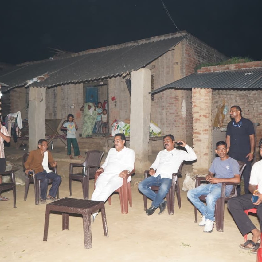 rpsmlagauriganj's tweet photo. विधानसभा गौरीगंज के ग्राम पूरे परवानी में श्री चन्द्रिका प्रसाद जी के सुपुत्र के निधन का दुःखद समाचार प्राप्त होने पर उनके आवास पहुँचकर शोक संवेदना व्यक्त की तथा दिवंगत आत्मा की शांति एवं शोकाकुल परिवार को इस असीम दुःख को सहन करने की शक्ति प्रदान करने हेतु ईश्वर से प्रार्थना की।

ॐ शांति।