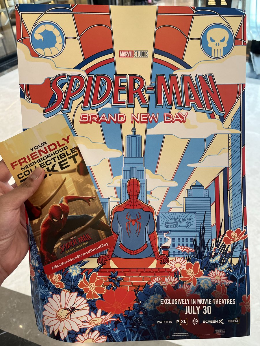 MrSomebody2802's tweet photo. Had to ask them twice, but got my hands on to the poster and the ticket. 

Enjoyed the movie a lot in PXL, but it was projected window-boxed, having blackbars on all 4 sides. But the crowd was so good. 

Also bumped into a guy wearing the same tee as me.

#SpiderManBrandNewDay https://t.co/UJPvtjJjbF