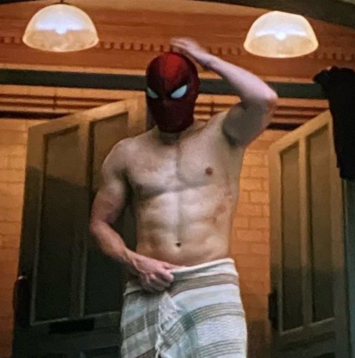 petertingIe's tweet photo. HOLY FUCK?!?(?!?'";;!$$#&amp;;!?&amp;!! https://t.co/L2eVwWuyk8