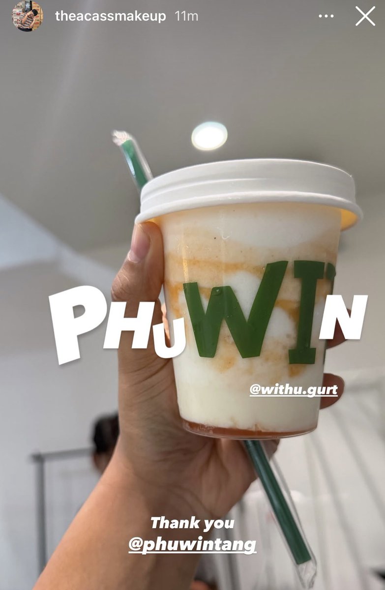 nwtpsawppw's tweet photo. so who’s writing the au….
Phuwin Tangsakyuen GMMTV long rumoured as the CEO of WITH U GURT’S FAEN…ordering 🥣 support for the staff at his company in which the staff tease him by playing with the brand name &amp; Phuwin’s name 

except I didn’t make this up https://t.co/Fx5cRr9ukZ