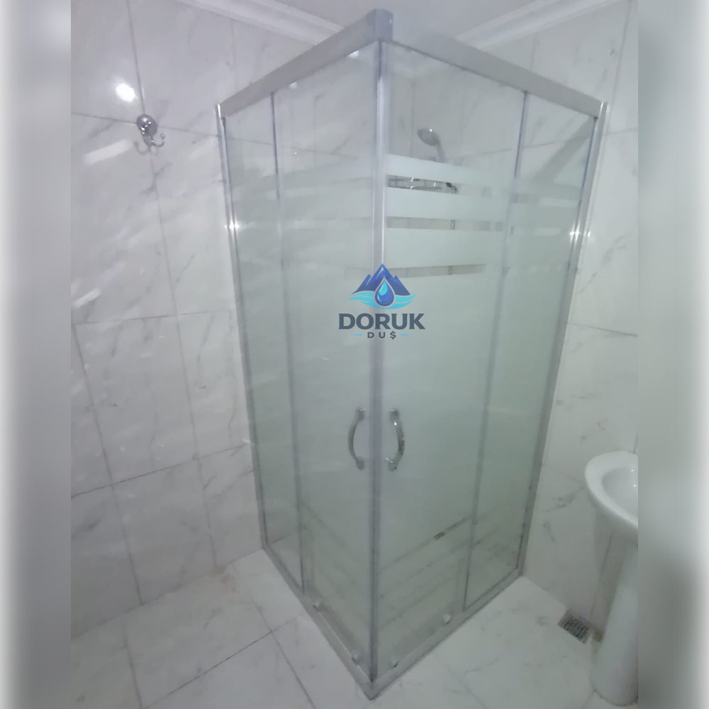 dorukdus's tweet photo. DorukDuş çizgili kumlama köşe duşakabin modeli, kullanışlı yapısıyla küçük alanlarda büyük konfor sunar. 

#dorukduş #dorukdus #bursa #dusakabin #bursadaduşakabin #pleksi #pivotkapı #tekne #Kumlamakabin #kumlamadesen #yerliüretim #bakalit #isteyinyapalım #kumlama #küvet #jakuzi https://t.co/iidbf7ivB5