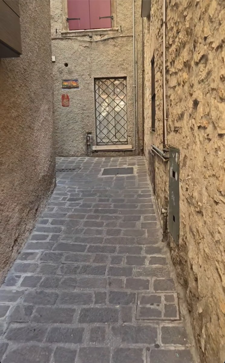 altunn_34's tweet photo. Dervişe sormuşlar; "Ne anladın bu dünyadan?"

Derviş; "Ölülerin sevgiyle anıldığı, yaşayanların sevgisizlikten öldüğü bir dünyaya şahit oldum. Ölülerin toprağına çiçek ektiler, yaşayanların bahçesini talan ettiler." https://t.co/R79sMF7Czz