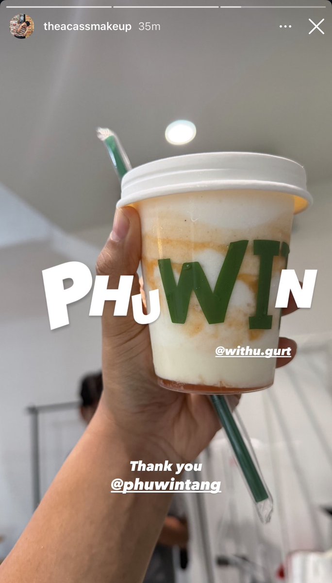 narayuenwrld15's tweet photo. INI TUH SANGATTT 🥹🥹🤏🏻🤏🏻🤏🏻 PHUWIN BELIIN FS BUAT STAFF TERUS FS NYA JUALAN PACARNYA! AU KALAU JADI NYATA BEGINI GES BENTUKNYA 😭 GABISA TERLALU GEMES INI TUH 😭😭🤏🏻🤏🏻

#ปอนด์ภูวินทร์ https://t.co/SvfYppSczp