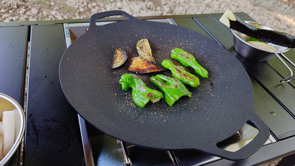 satoru163's tweet photo. ここの村の夏野菜美味すぎる...
スーパーより安いし🫑 https://t.co/jA6hcU1zuf