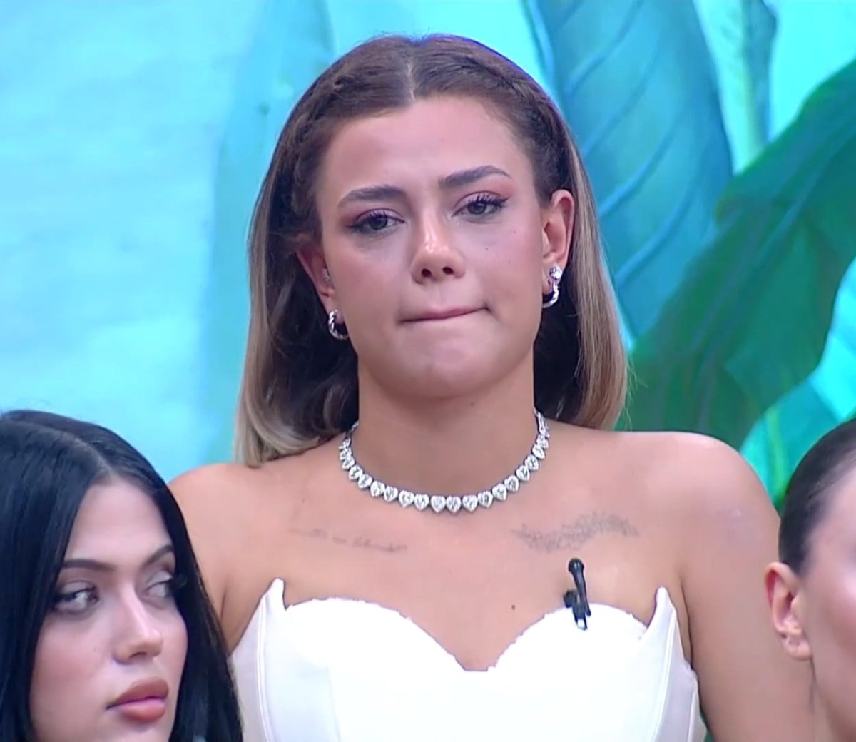 darlingfn1's tweet photo. evdeki tüm kadınlara düşmanlık yapıp hem fiziksel hem de psikolojik şiddet uygulayan, yapay kaoslarıyla kendisini bişey sanan ve fake ilişki yaparak fanlarının duygularıyla oynayıp onları dolandıran bir insanın şampiyon olması bu sezon için büyük bir kara leke olur
#kısmetseolur https://t.co/wnThGNxdPW